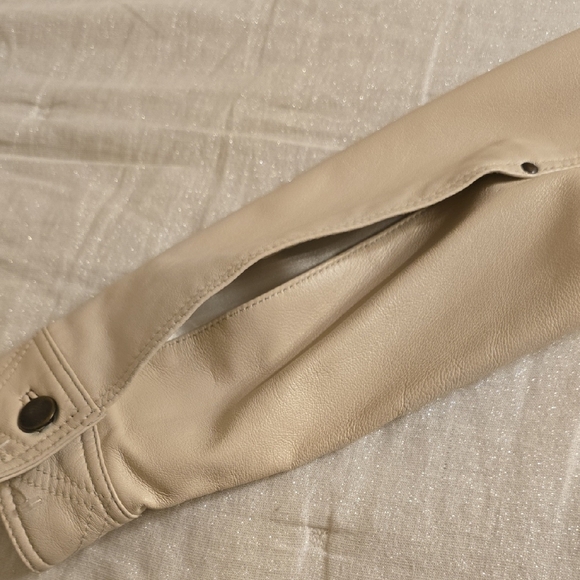 MODA INTERNATIONAL Cream Leather Jacket with Stand-Up Collar and Ruched Details - Picture 6 of 16